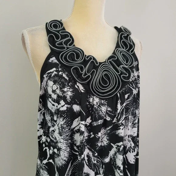 NEW DIRECTIONS Tunic Top Size XL B&W Floral Racerback Zipper Ruffle Front Blouse - Picture 2 of 5